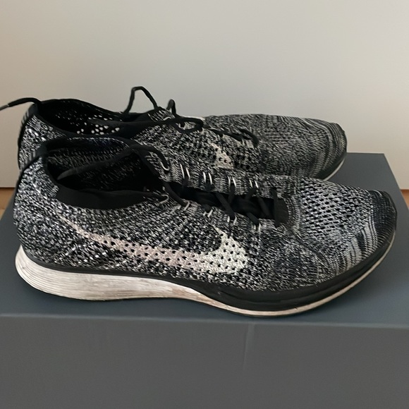 Nike Flyknit Oreo Sneakers - Picture 4 of 6